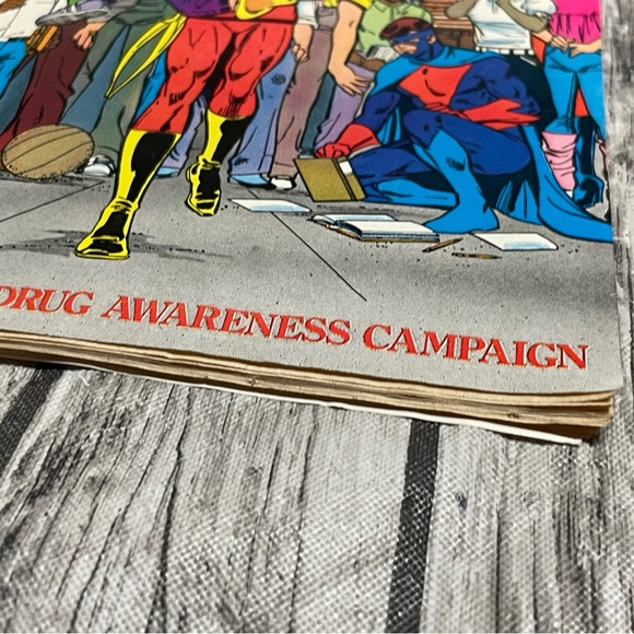 VINTAGE 1983 New Teen Titans Keebler Anti Drug with Nancy Reagan Certificate GUC - Picture 2 of 9